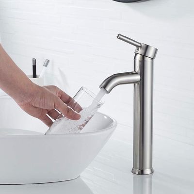 Máy trộn lưu vực đòn bẩy đơn miễn phí Chì mạ điện Vòi chậu rửa nóng và lạnh